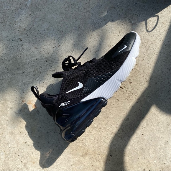 NIKE Air Max 270 - Picture 5 of 10